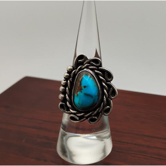 Native America Old Pawn Turquoise and Sterling Silver Ring Sz 8 - Picture 3 of 8
